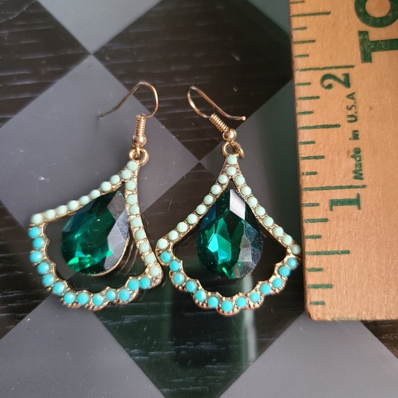 Elegant Green and Gold Teardrop Earrings - Picture 9 of 9